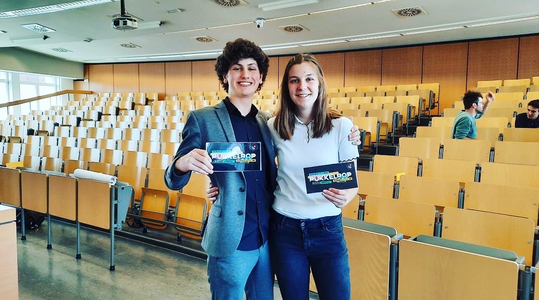 janice en Ruben winnen debatwedstrijd