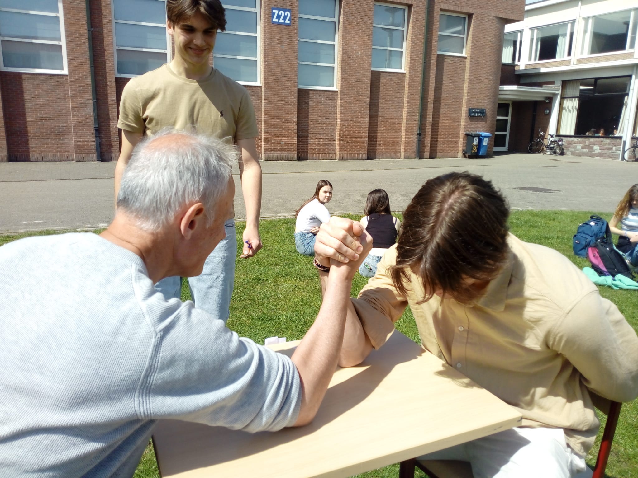 mr and mdm sene op bezoek collegium 1